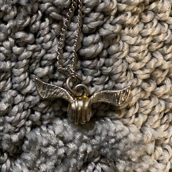 Gold snitch necklace - Picture 3 of 4